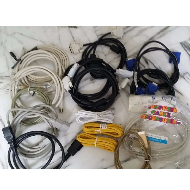 Many computer cables (Category: Cables & Adaptors) located in Singapore. Submitted by benleesg (Listing ID 38447573, Image 1). Description: .