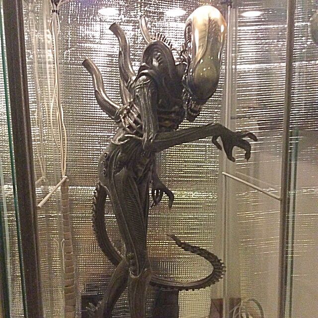 sideshow alien maquette