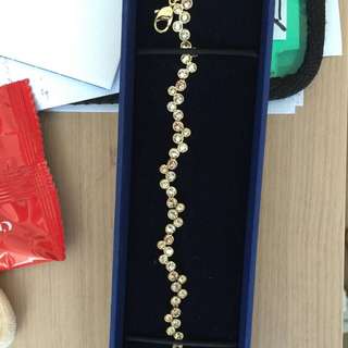 Beautiful Almost Brand New Swarovski Bracelet!