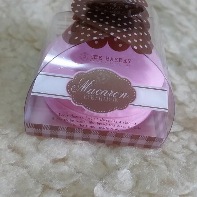 BN Eye Shadow (Category: Precious Stones) located in Singapore. Submitted by sarah.clk85 (Listing ID 38529621, Image 1). Description: .