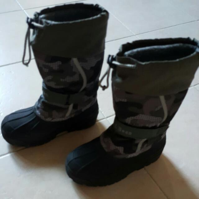 kids snow boots size 1