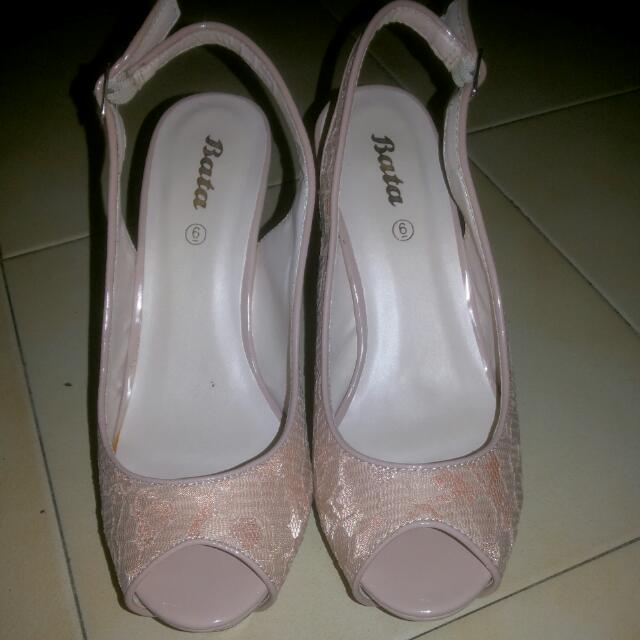 Bata High Heel Shoe, Women's Fashion, Footwear, Heels on Carousell
