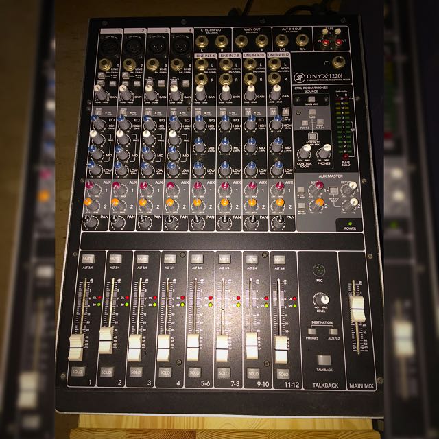Used Mackie Onyx 12i Recording Mixer Music Media On Carousell