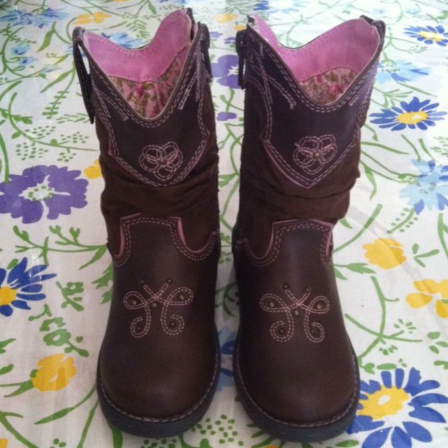 CIRCO BOOTS ( KIDS / USED ) ( RESERVED 
