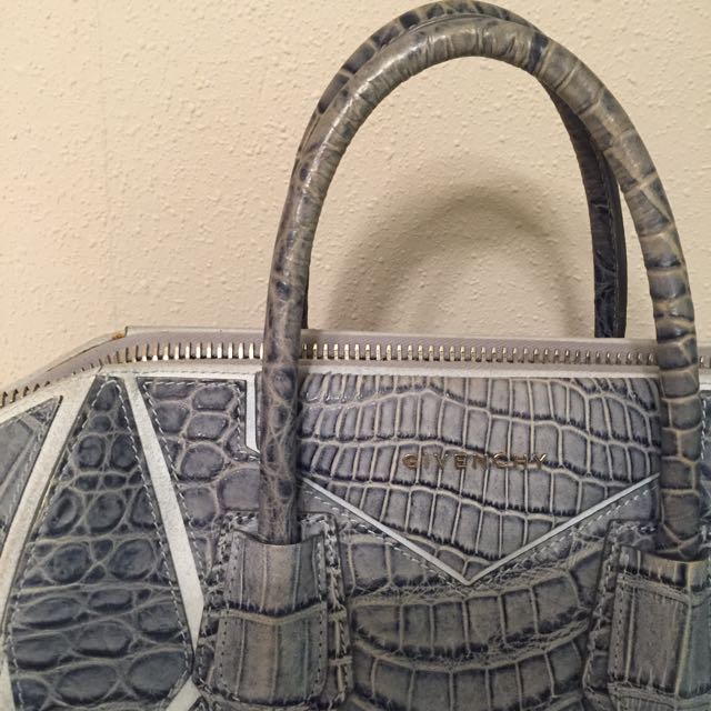 Givenchy antigona croc top