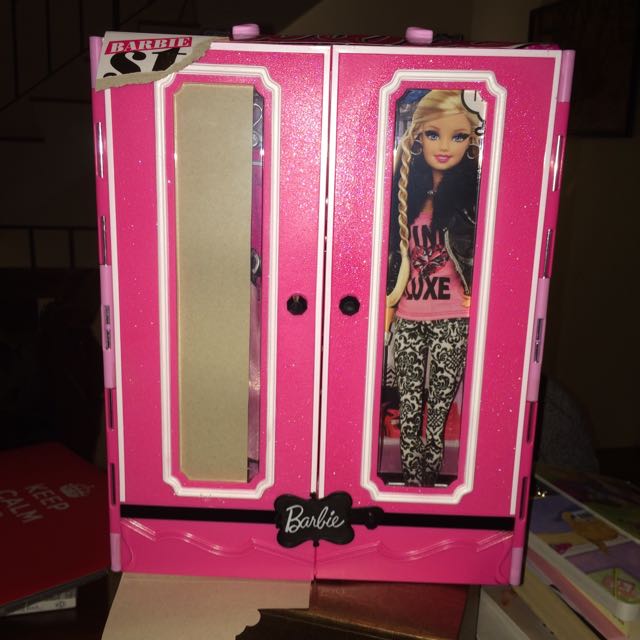 Barbie Ultimate Closet Barbie Clothes With Mobile Closet, Hobbies