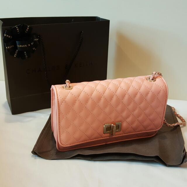 charles and keith clutch