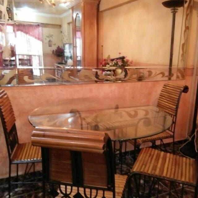 Dining Set & Console Table (Category: Tables & Sets) located in Singapore. Submitted by hass_lim (Listing ID 39199557, Image 1). Description: .