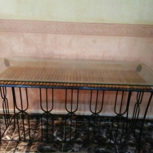 Dining Set & Console Table (Category: Tables & Sets) located in Singapore. Submitted by hass_lim (Listing ID 39199557, Image 2). Description: .
