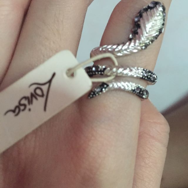 LOVISA Snake Ring