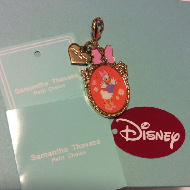 Samantha Thavasa Petit Choice Daisy Duck Charm (Category: Bags & Wallets) located in Singapore. Submitted by melodiemelodie (Listing ID 39425898, Image 2). Description: .