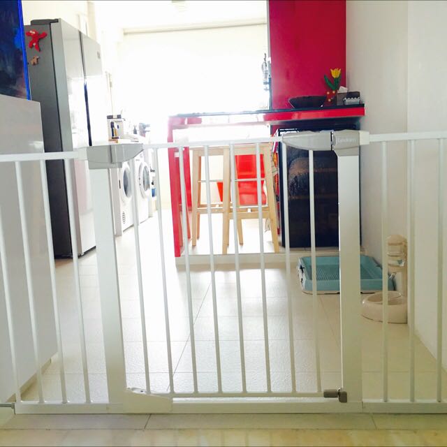 Lindam Baby Pet Gate with 2 Extensions For Wide Door 140cm In Babies Kids Baby Nursery Kids Furniture Safety Gates Locks Protectors on Carousell