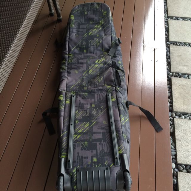 oakley snowboard bag with wheels