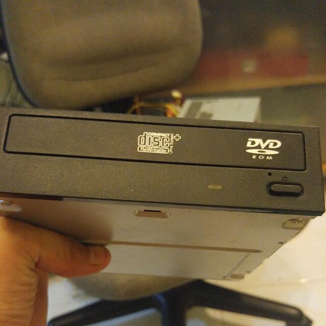 cd reader for pc (Category: Networking) located in Singapore. Submitted by grassfednuggets (Listing ID 39640851, Image 1). Description: selling cheap manufactured in 07 .