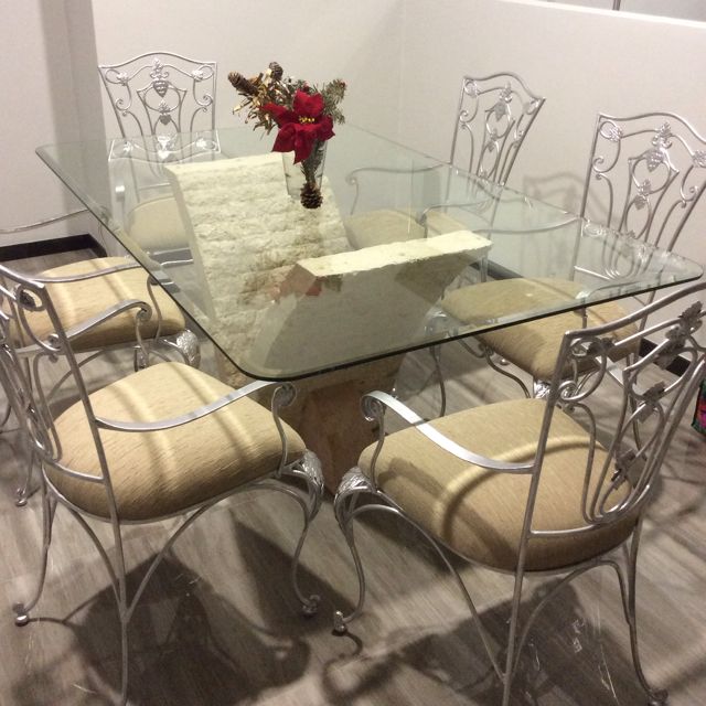 Dining Set (Category: Tables & Sets) located in Singapore. Submitted by tehkorbear (Listing ID 39654098, Image 2). Description: .