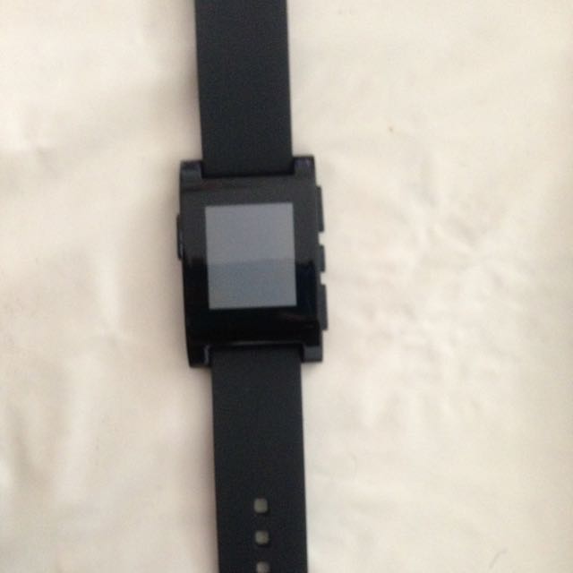 The Classic Pebble Smartwatch Bnib Jet Black Electronics On Carousell