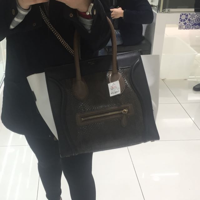 Celine Mini Luggage Python (Category: Bags & Wallets) located in Singapore. Submitted by leenp (Listing ID 39839200, Image 1). Description: .