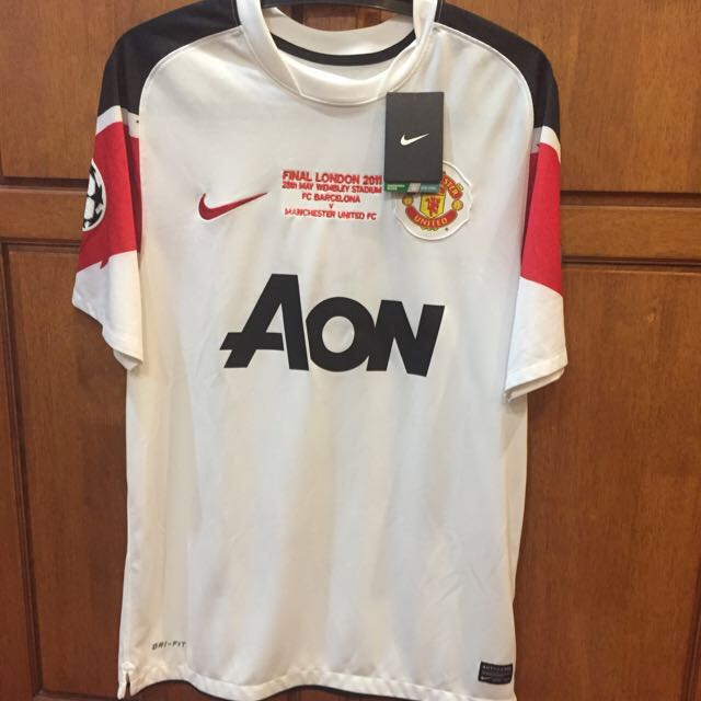 manchester united jersey london