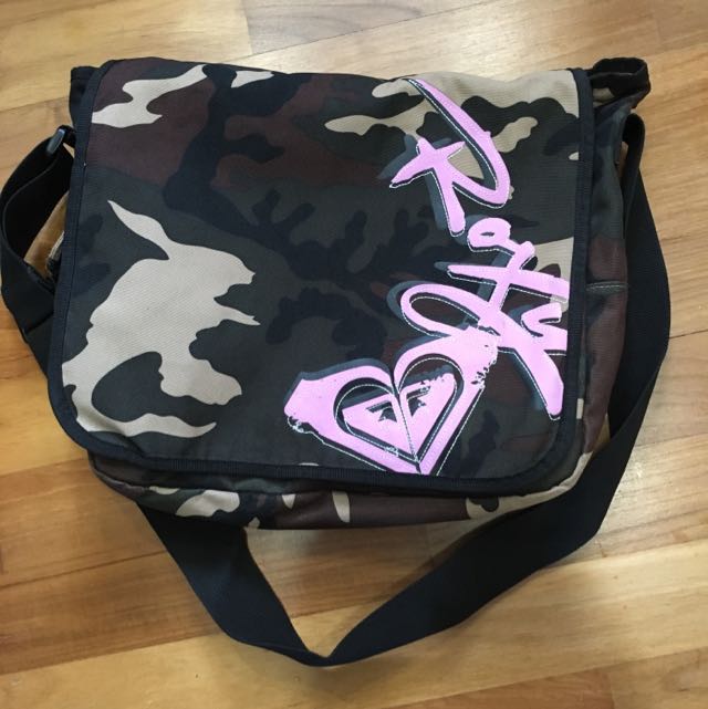 Preloved Roxy Sling bag, Everything Else on Carousell