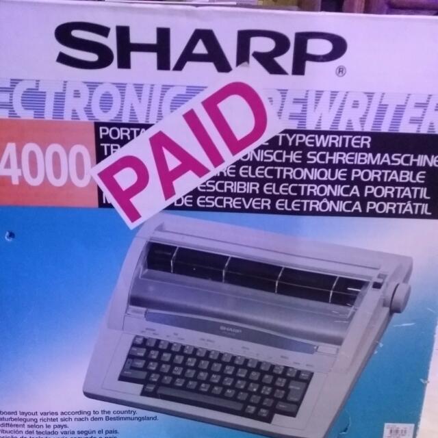 Typewriter (Category: Clocks) located in Singapore. Submitted by borat (Listing ID 40504486, Image 1). Description: .