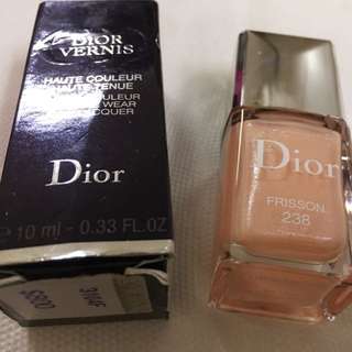 Dior指甲油 至少六分滿 沒有乾乾的感覺哦