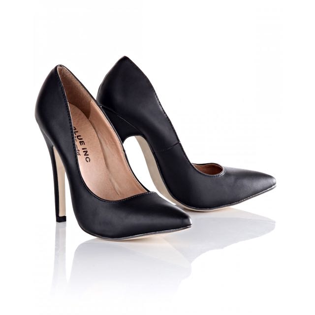 black pump heels
