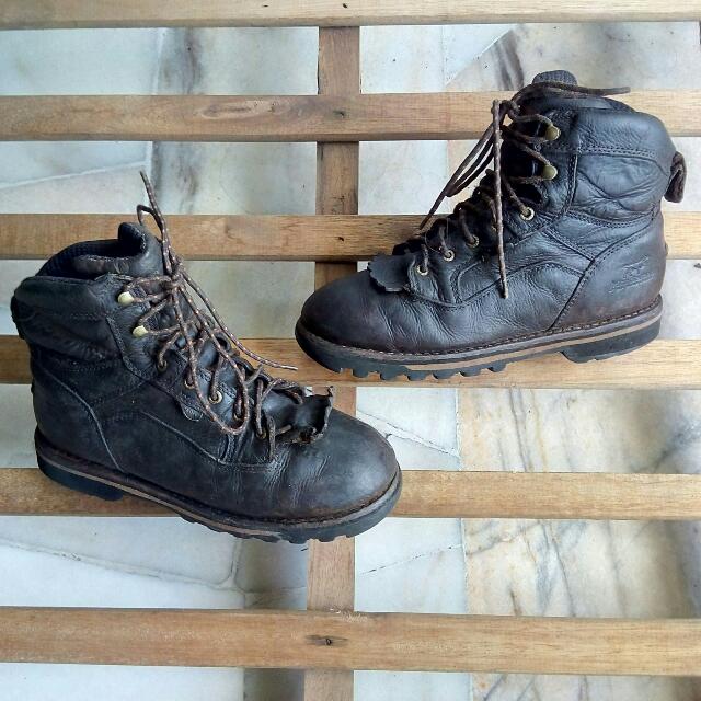 Red outlet wing trailblazer