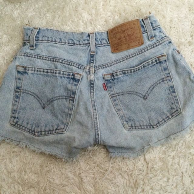 levi high waisted distressed shorts