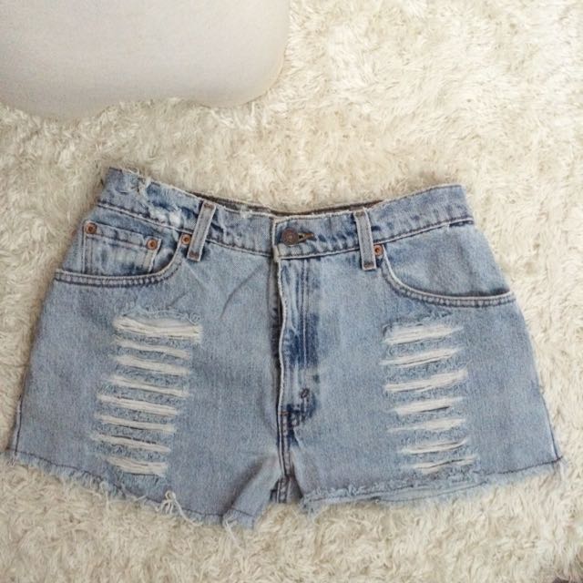 levi high waisted distressed shorts