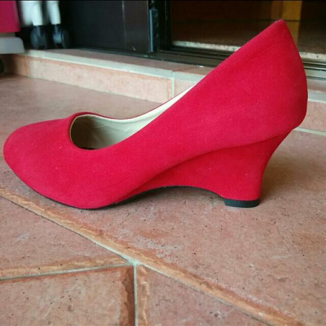 women's red wedge shoes