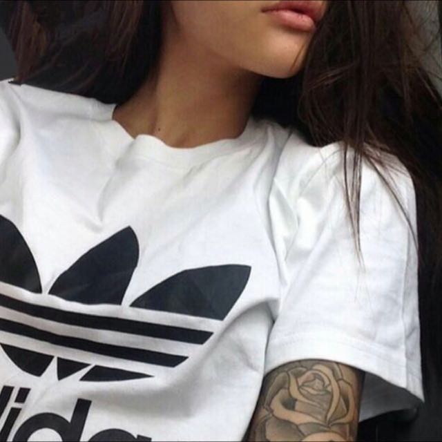 Acorazado sector Industrial 🌸 PENDING adidas logo white tumblr shirt 🌸, Women's Fashion, Tops, Shirts  on Carousell