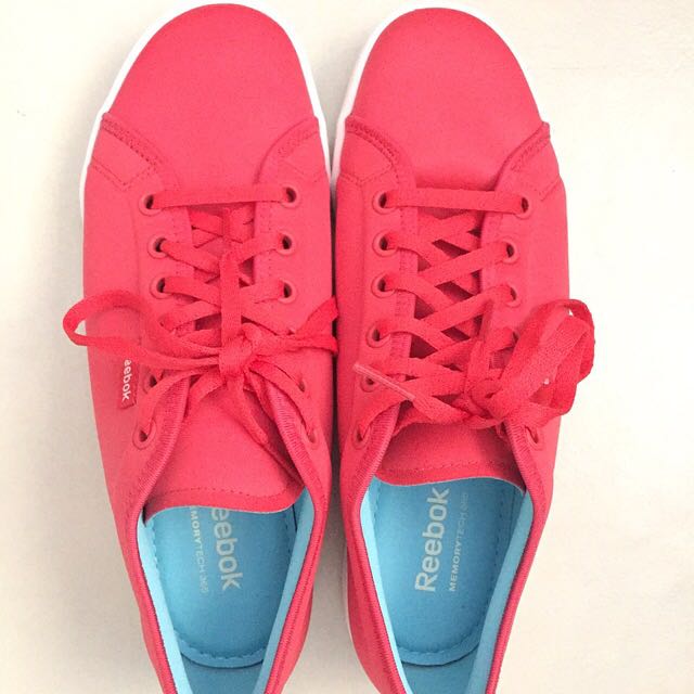 Reebok skyscape runaround top 2.0 womens walking sneakers