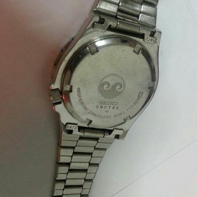 seiko quartz sports 100 vintage