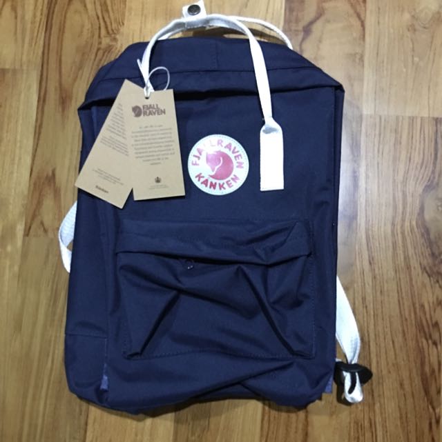 Navy blue and white top kanken