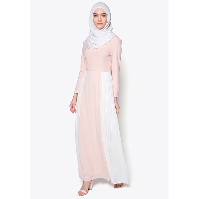 Colour Block Pleated Dress By Zalia Women s Fashion Muslimah Fashion Dresses on Carousell