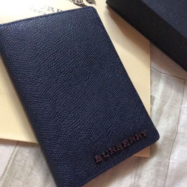 Wow levering Atlas Authentic Burberry Passport Holder, Men's Fashion, Watches & Accessories,  Wallets & Card Holders on Carousell