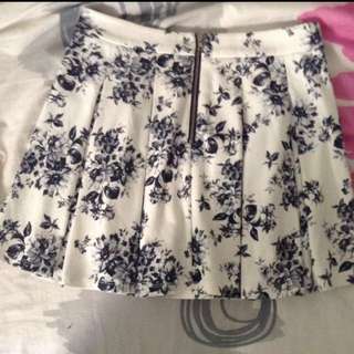 F21 Floral Monochrome Pleated Skirt