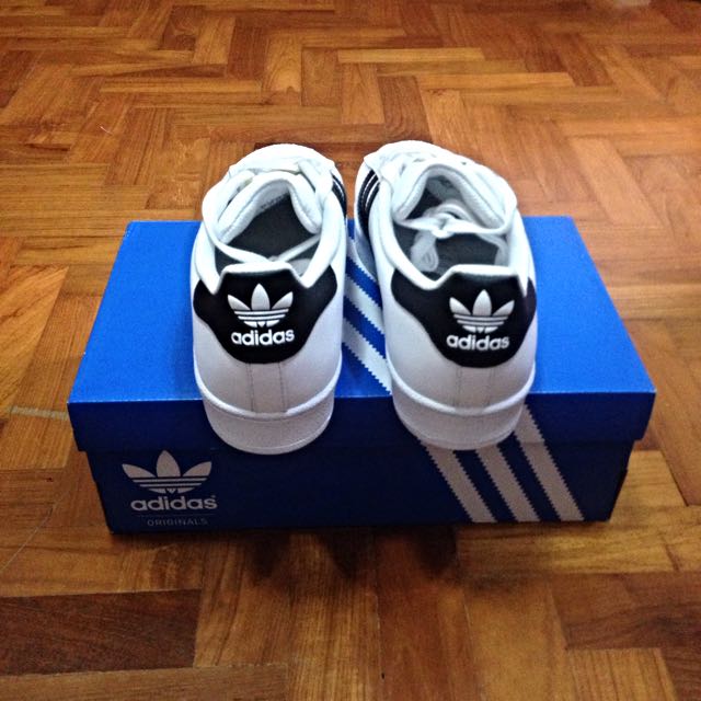 Adidas superstar sale with gold tongue