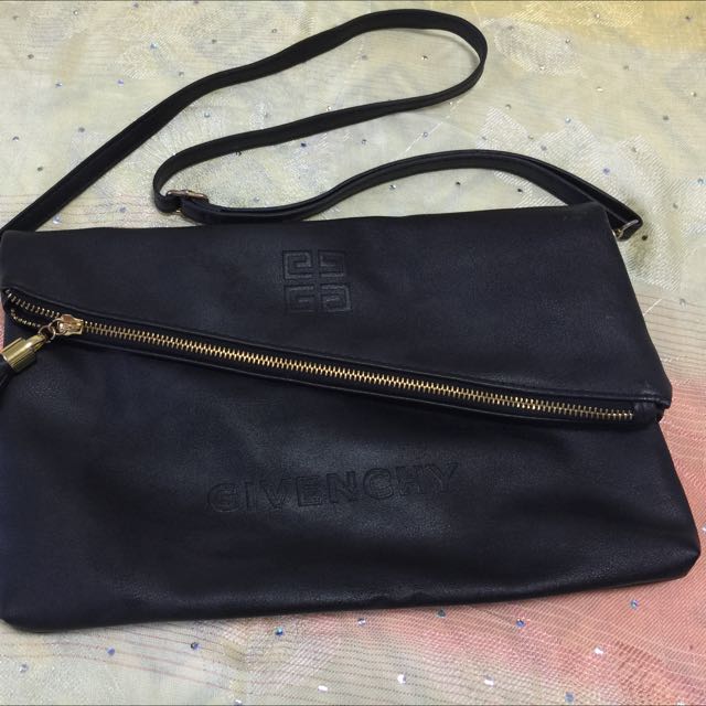 [RESERVED] PRE-LOVED SLING BAG, Women's Fashion, Bags & Wallets, Cross ...
