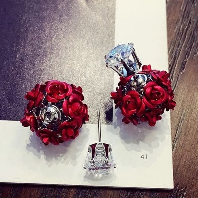 Earring (Category: Earrings) located in Singapore. Submitted by tinypieces (Listing ID 41428008, Image 2). Description: .