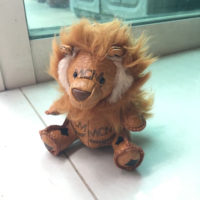 Mcm discount lion keychain