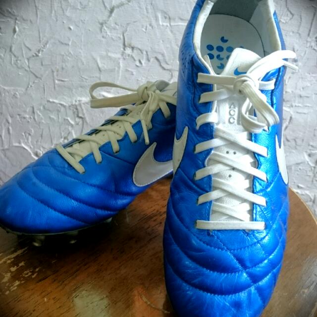 Disco Serrado Recogiendo hojas NIKE TIEMPO LEGEND IV ACC FOOTBALL BOOTS - BLUE/WHITE, Men's Fashion,  Footwear, Sneakers on Carousell