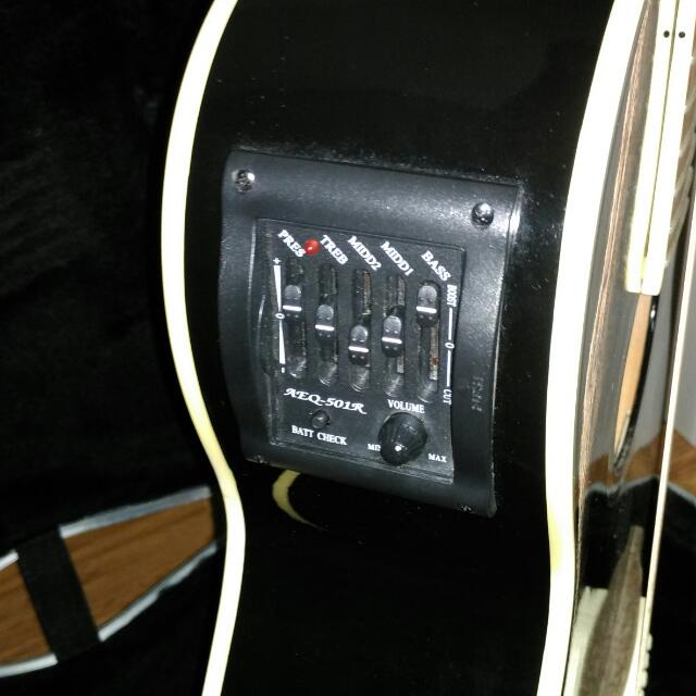 Brownsville New York Acoustic Guitar, Hobbies & Toys, Music & Media