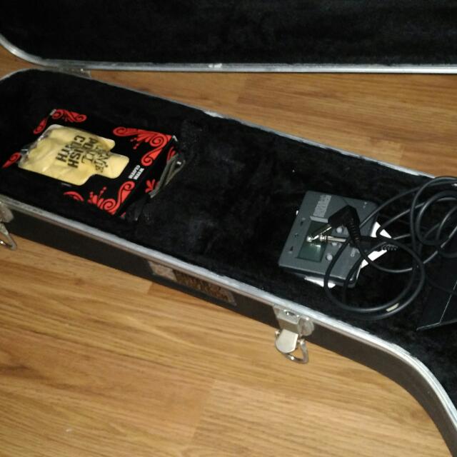 Brownsville New York Acoustic Guitar, Hobbies & Toys, Music & Media