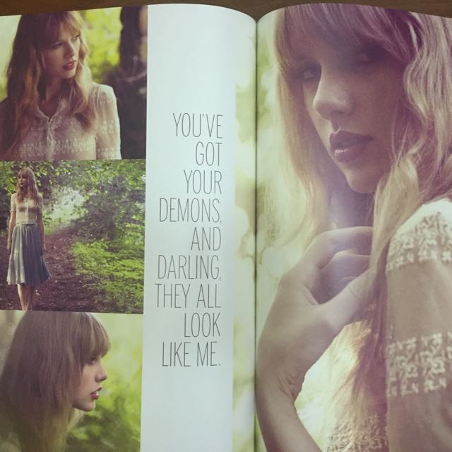 taylor swift RED photobook!!, Hobbies & Toys, Memorabilia