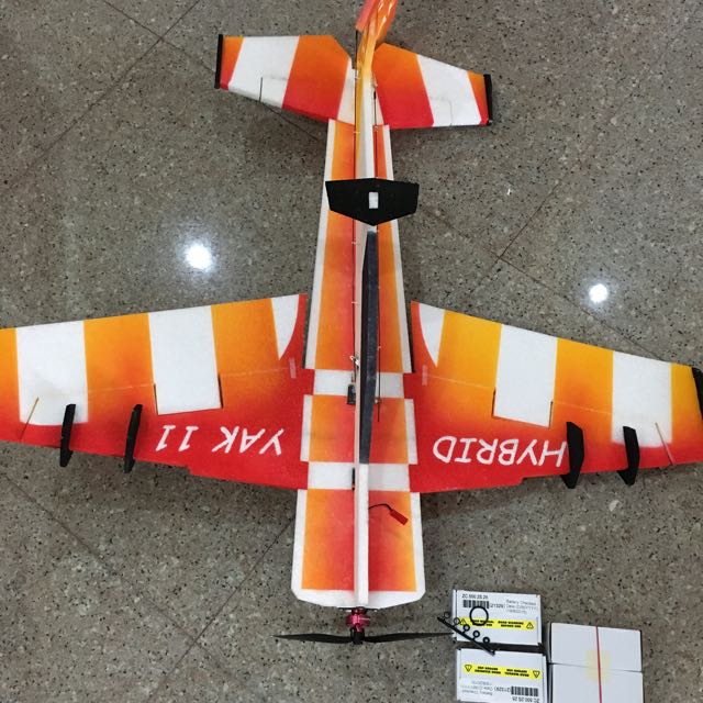 Yak 11 RC Plane With 4 Batteries, Toys 