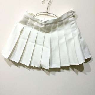 白色百摺裙