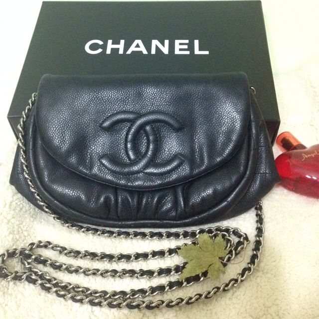 Reserved & Depsit Rcd- Fast Deal Authentic Chanel Caviar WOC Half Moon,  Luxury on Carousell