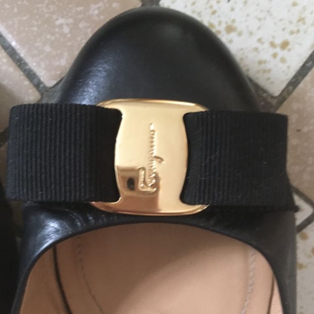 Preloved Salvatore Ferragamo Varina Calf Flat Shoes In Good Condition. Msg Me For More Pics.Comes W Box And Receipt Bought In Paragon Orchard. Size 5 1 2 in Black Color Luxury on Carousell