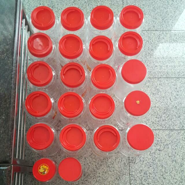 Large Plastic Container (Category: Other Kitchen Appliances) located in Singapore. Submitted by tokyodoll (Listing ID 42332645, Image 2). Description: Multi purpose, clear plastic containers suitable for festive season snacks and goodies. Washed and in good condition. Pricing: $1.00 for each Large container $0.80 for all Medium, Small and xtra Small together. Limited Stocks only left : Large x 11, Medium x 6 Small x 4 Xtra Small x 1 Collect at Yi